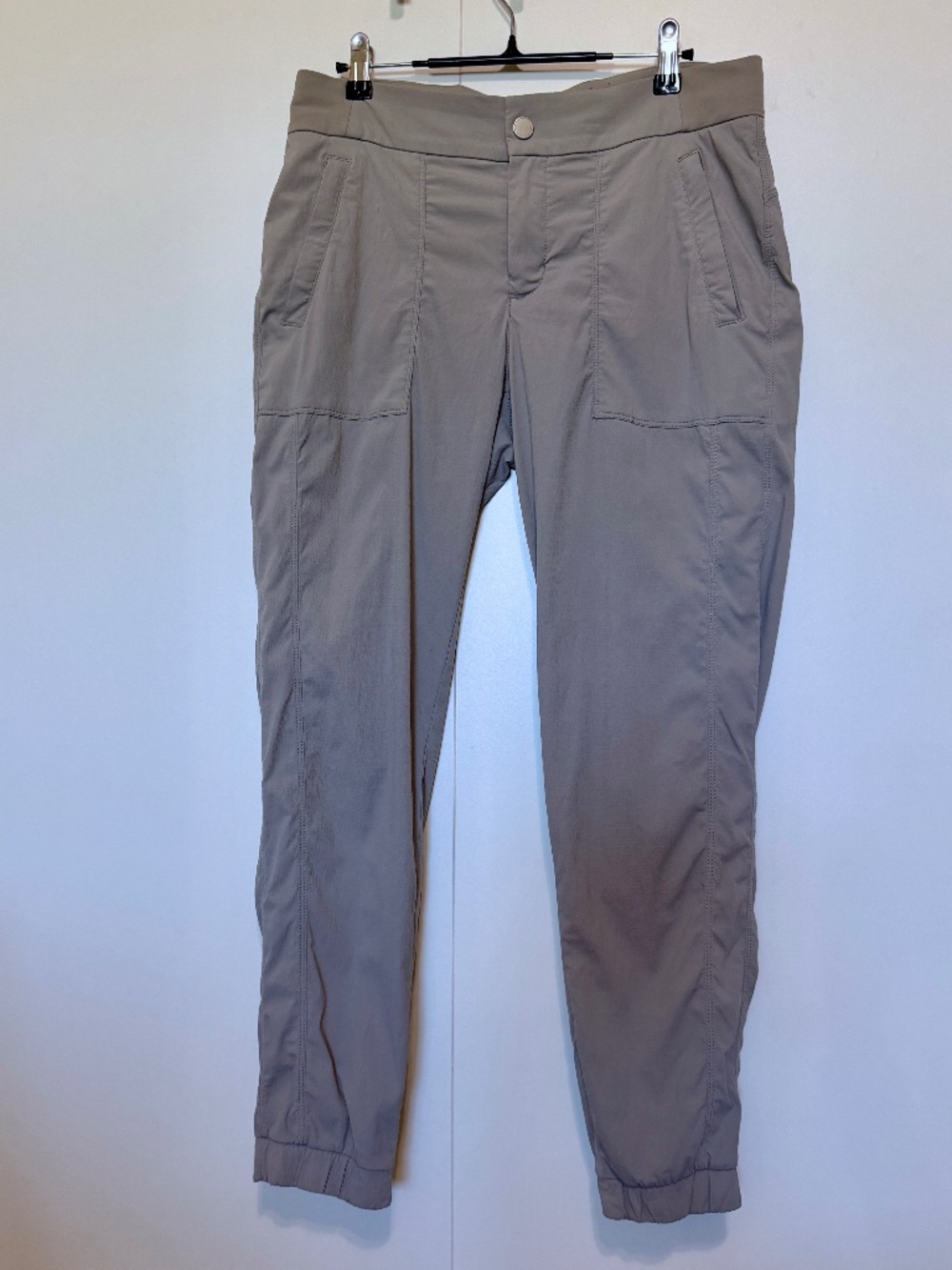 Athleta Trekkie Jogger 2.0 in Silver Grey, size 8